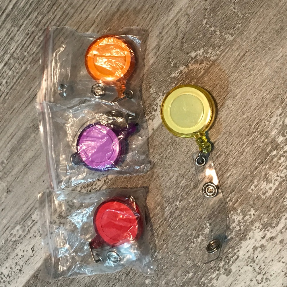 Set of 4 Retractable ID Clips